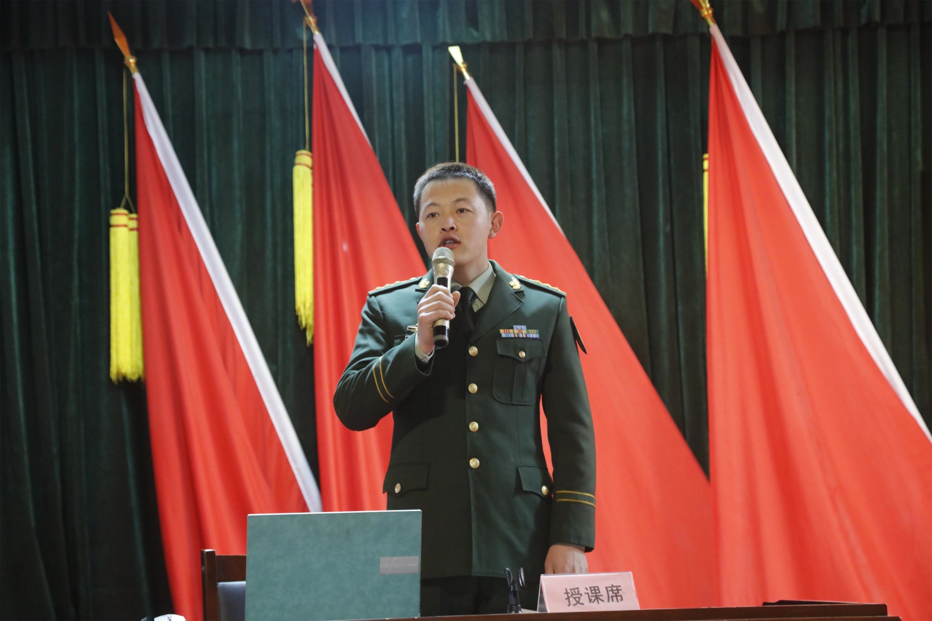关于新晋强队崭露头角，攻守兼备的信息