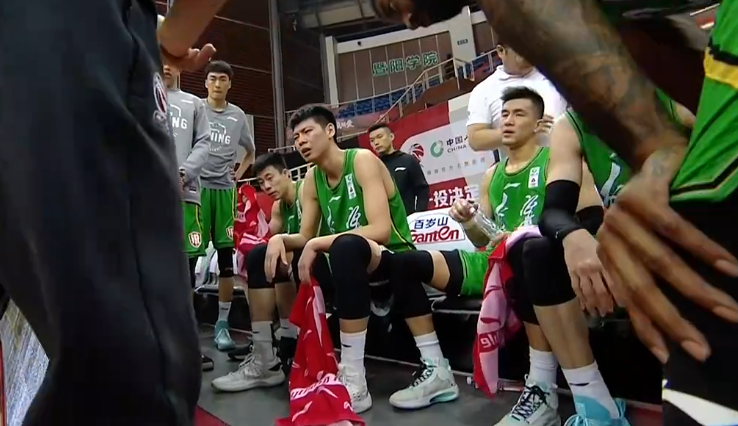 关于马刺险胜雷霆，郭艾伦统治全场的信息