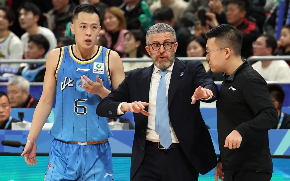 四川队翻盘北京队,布克统治全场的简单介绍 四川队翻盘北京队,布克统治全场的简单介绍