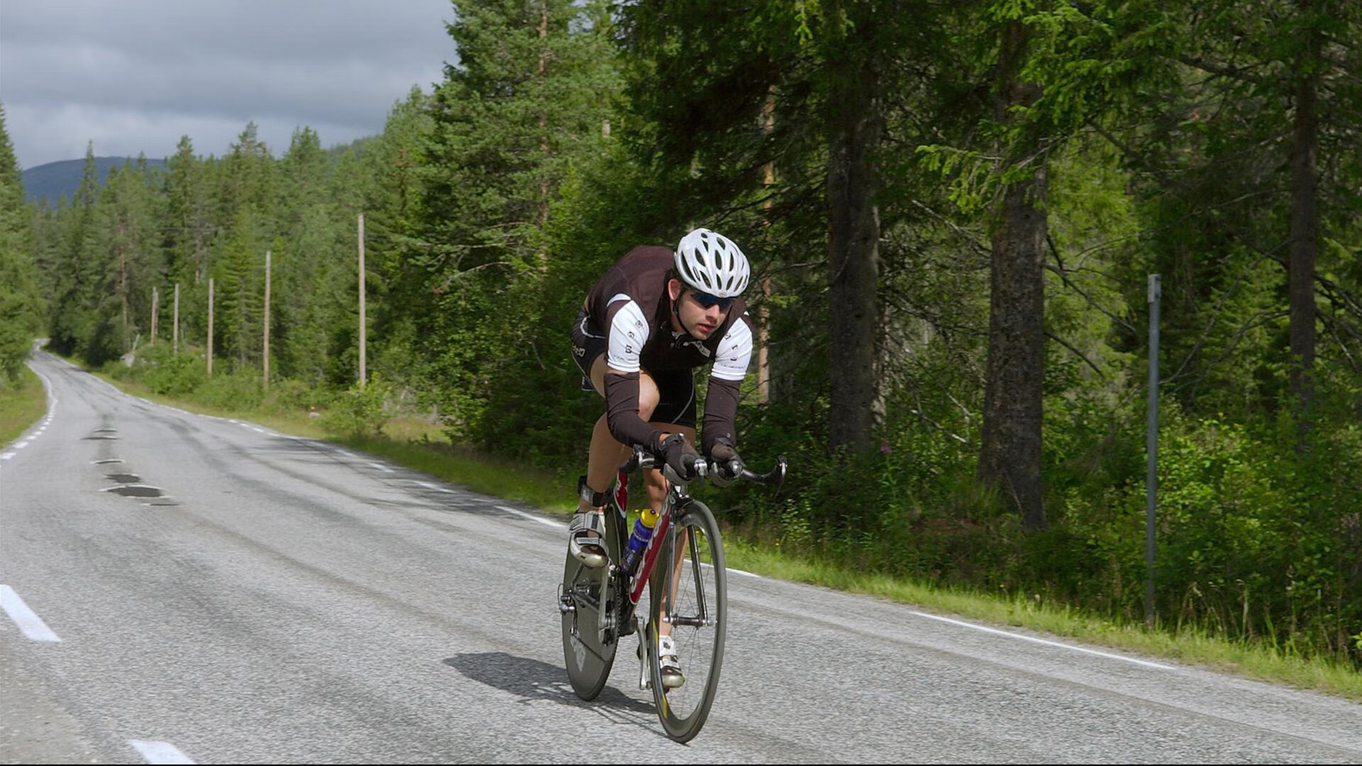 加克波关键回合不手软，里昂强压突尼斯，一场战术与意志的胜利