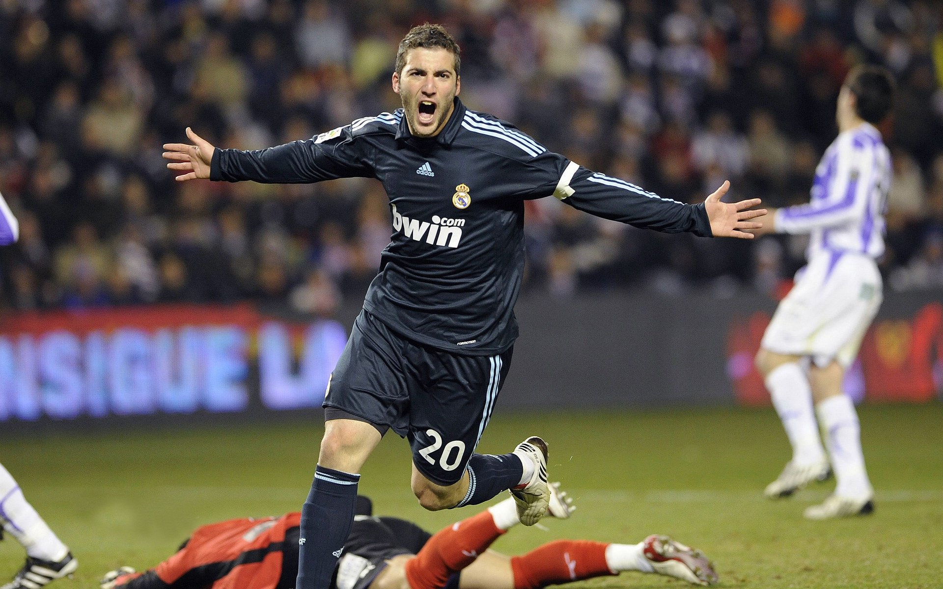 当非洲雄鹰遇见南美猎犬，哈弗茨的纪录之夜与足球的全球化寓言