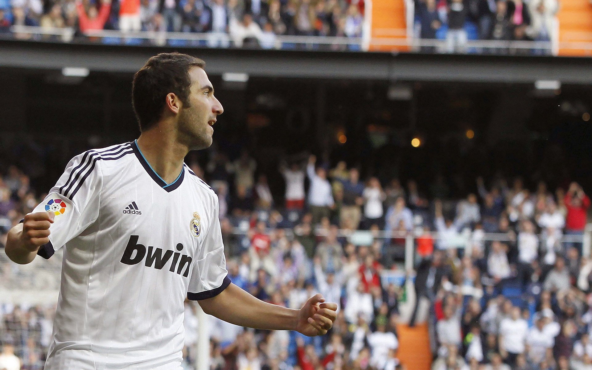 巴黎节奏掌控贝蒂斯,基耶萨成为关键先生—一场战术与意志的胜利